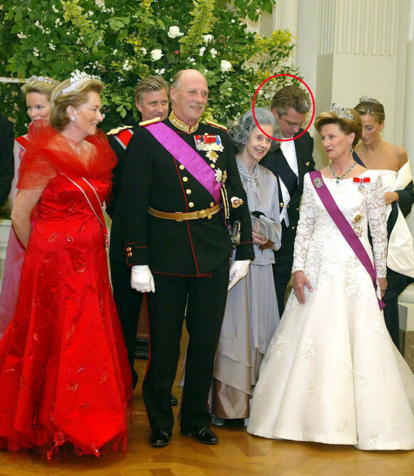 SKANDALEPRINS: Prins Laurent av Belgia har stadig fått negativ omtale. Her er han sammen med blant andre kong Harald og dronning Sonja under deres besøk i Belgia i 2003. Foto: NTB scanpix SKANDALEPRINS: Prins Laurent av Belgia har stadig fått negativ omtale. Her er han sammen med blant andre kong Harald og dronning Sonja under deres besøk i Belgia i 2003. Foto: NTB scanpix